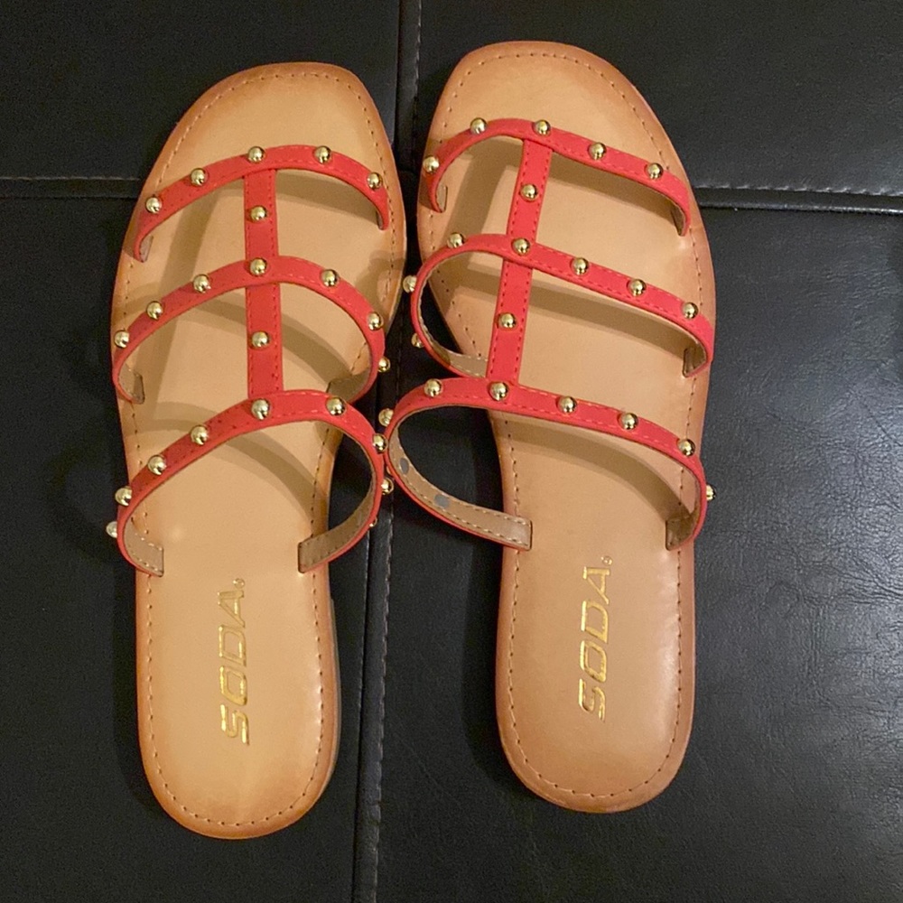 Soda sandals